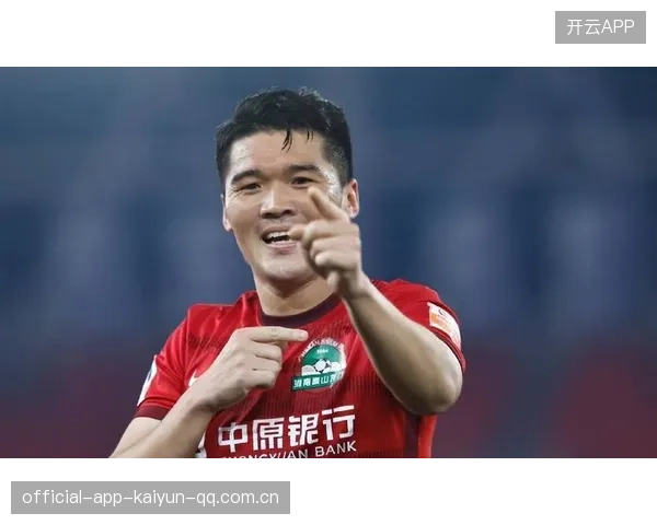 邵佳一敢用钟义浩：从“小人物”到“时代新声”的逆袭之路